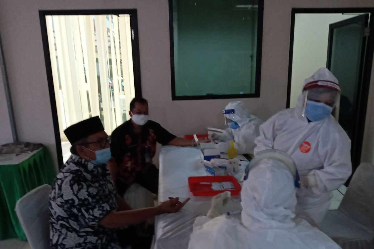 55 anggota DPRD Banten jalani rapid test COVID-19