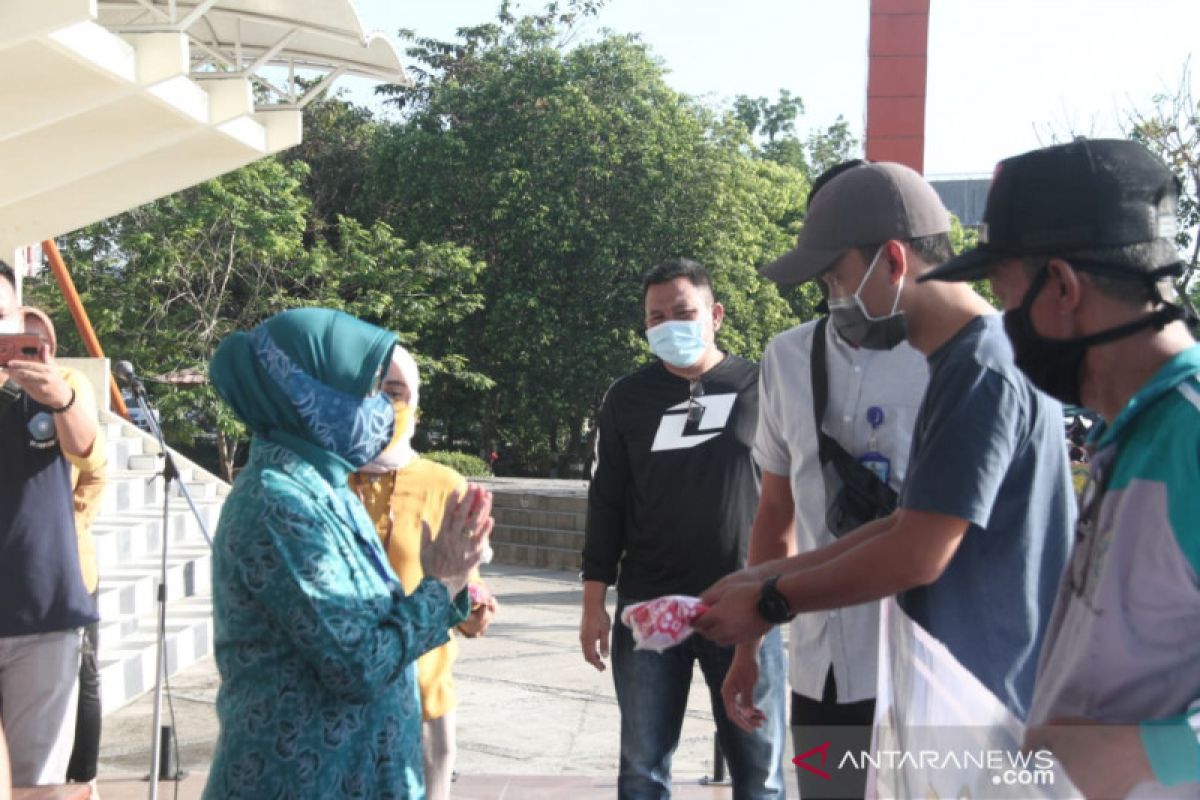 Tim Penggerak PKK OKU bagikan 4 ribu  masker cegah penyebaran COVID-19