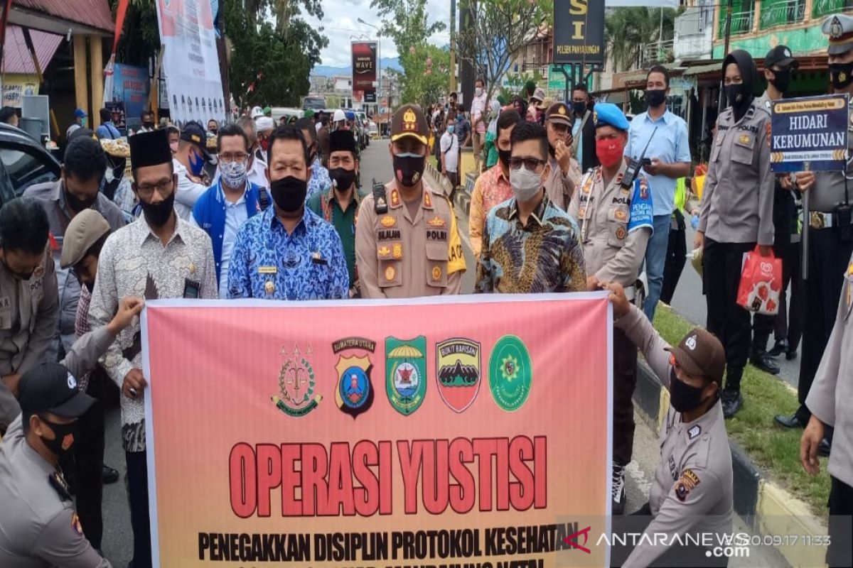 Pembagian masker warnai operasi Yustisi di Madina