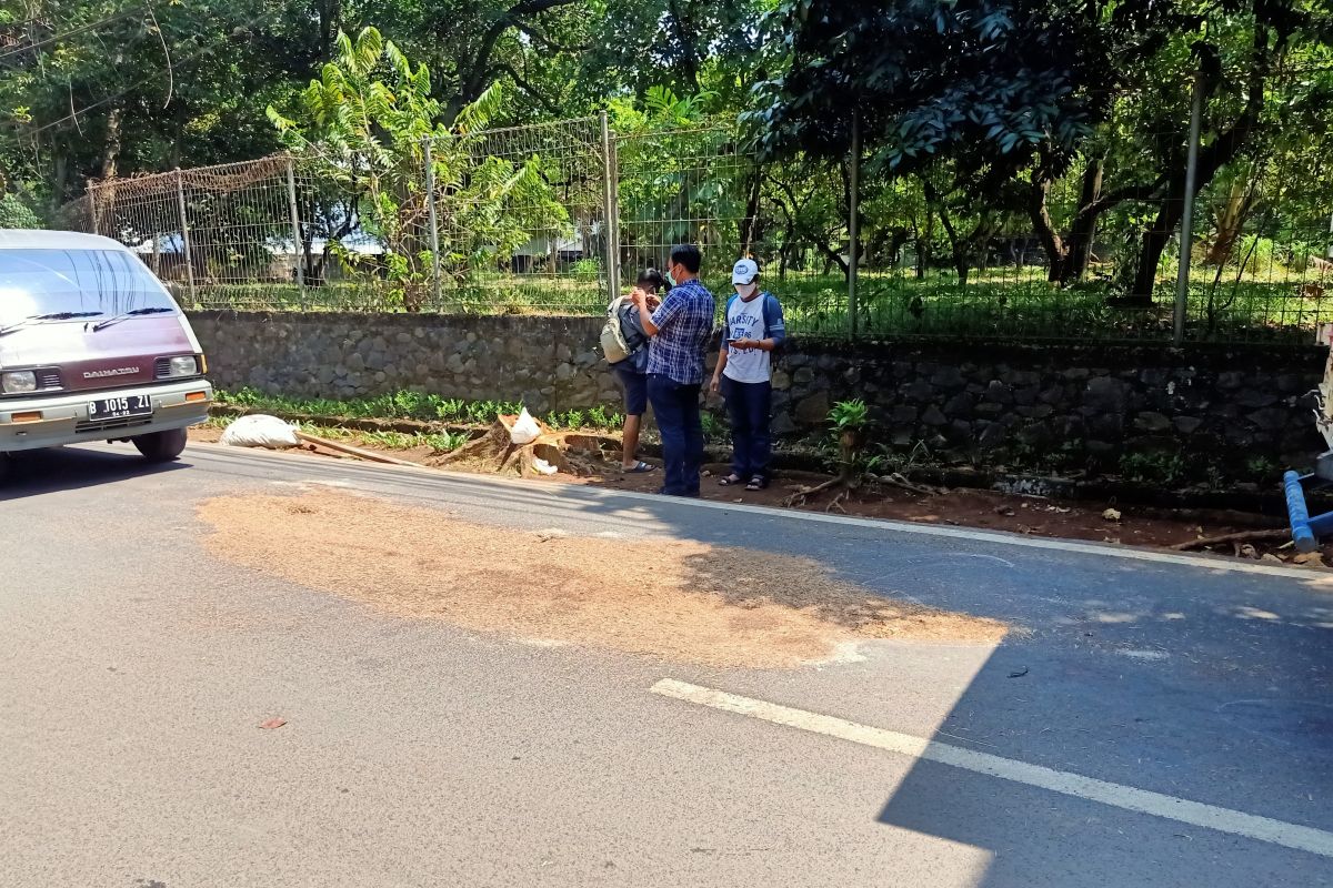 Polisi olah TKP penemuan jenazah anggota Polri di Pondok Ranggon