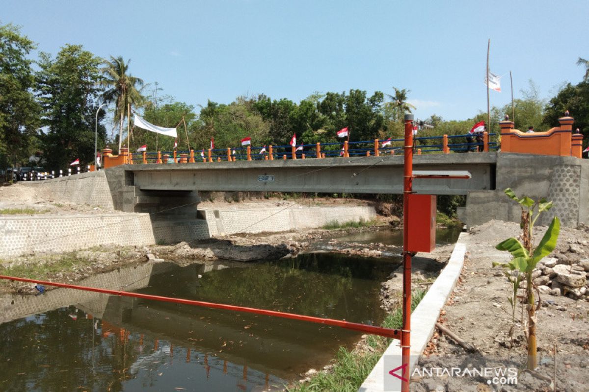 Konstruksi jembatan bantuan BNPB didesain tahan banjir
