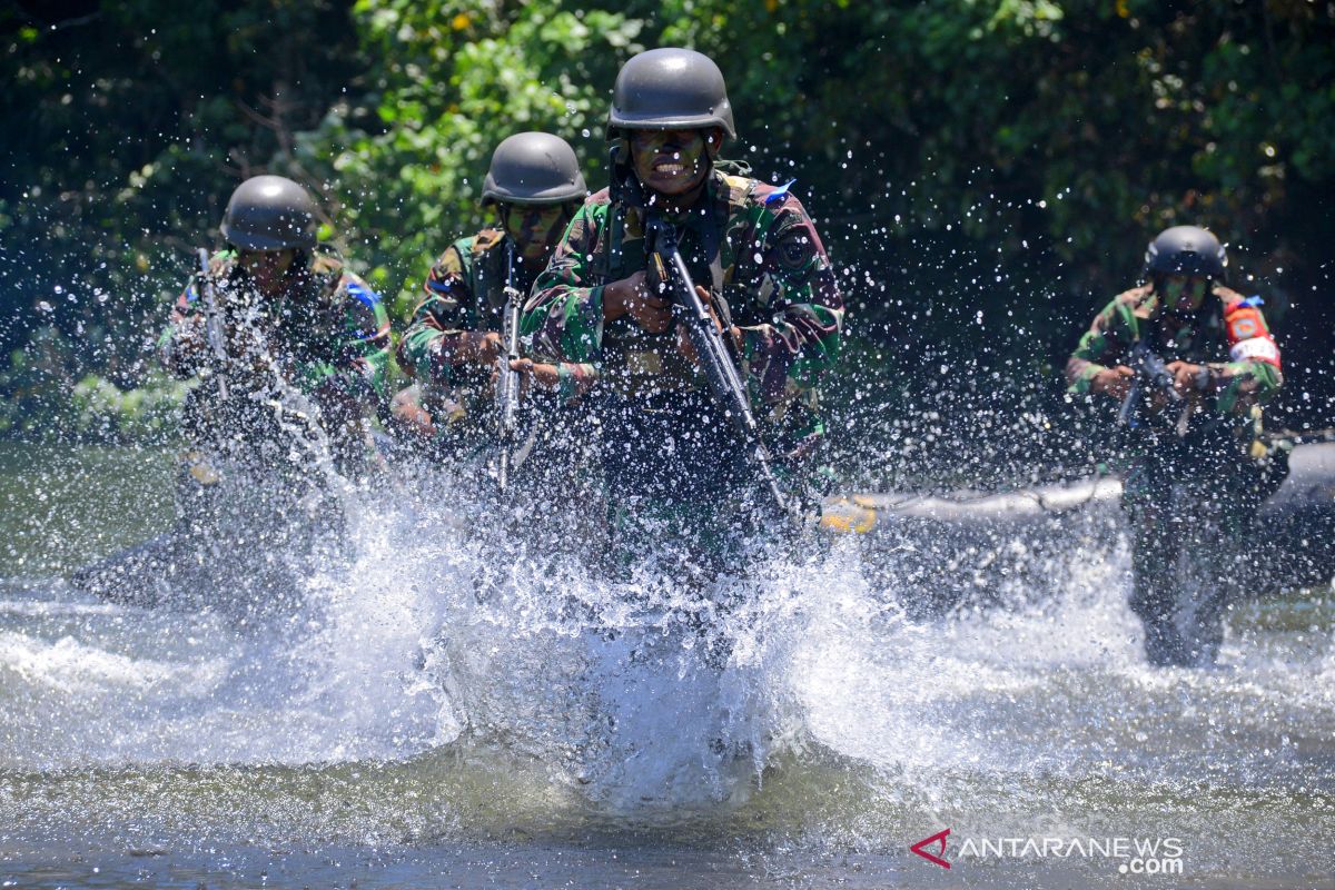 Latihan Marinir di Malang