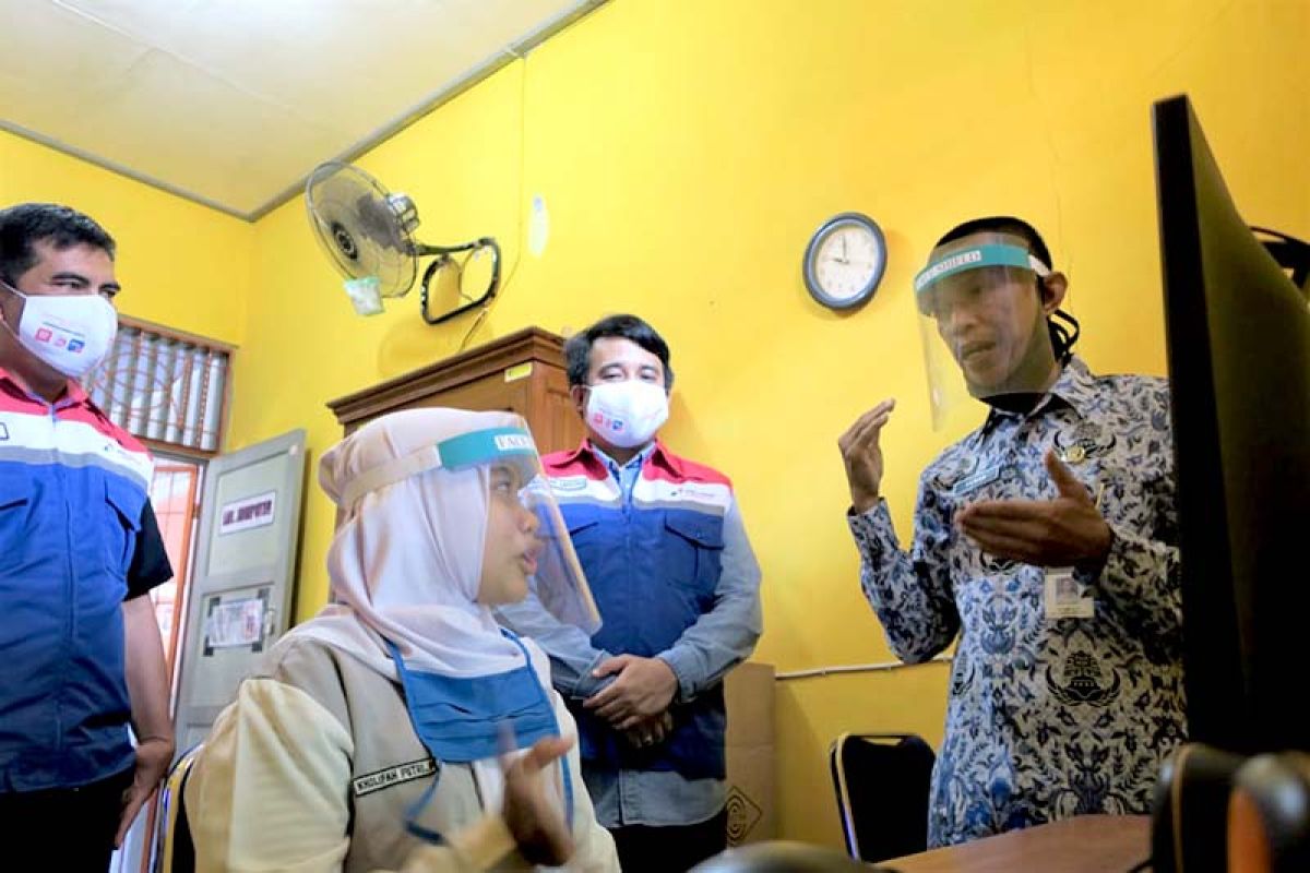 Pertamina Lubricants salurkan bantuan untuk SLB Negeri Cilacap