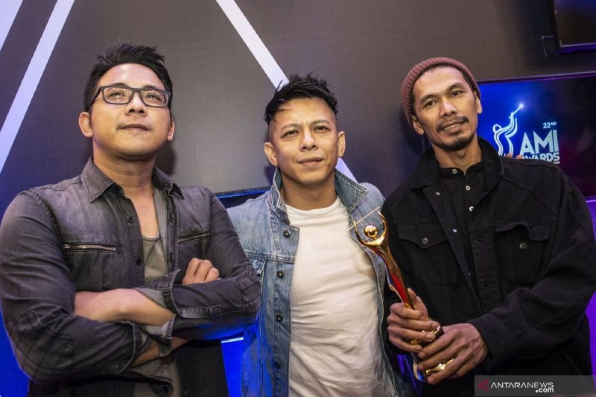 Bertepatan delapan tahun perjalannya, Noah rilis video musik 