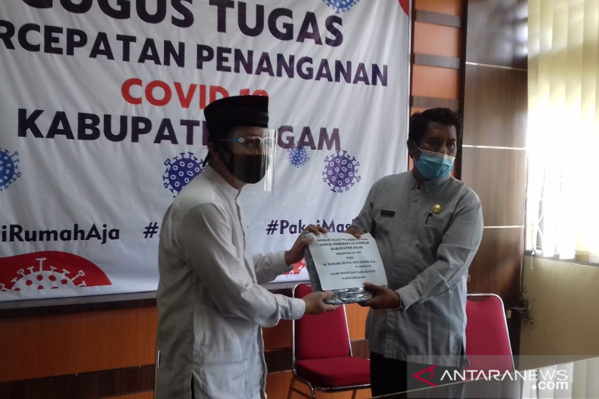 Bakal Calon Bupati Agam serahkan APD ke Pemkab untuk membantu atasi COVID-19