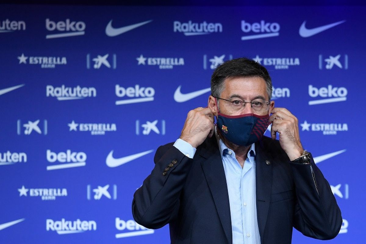 Polisi Katalunya geledah kantor Barcelona dan tangkap Bartomeu