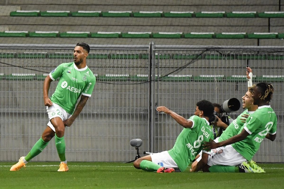 Saint-Etienne pecundangi Marseille 2-0