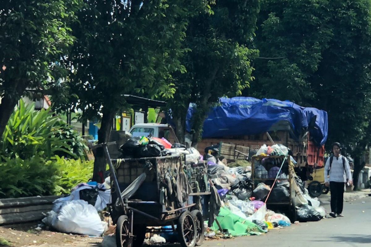 Yogyakarta meningkatkan kualitas bank sampah kurangi volume sampah