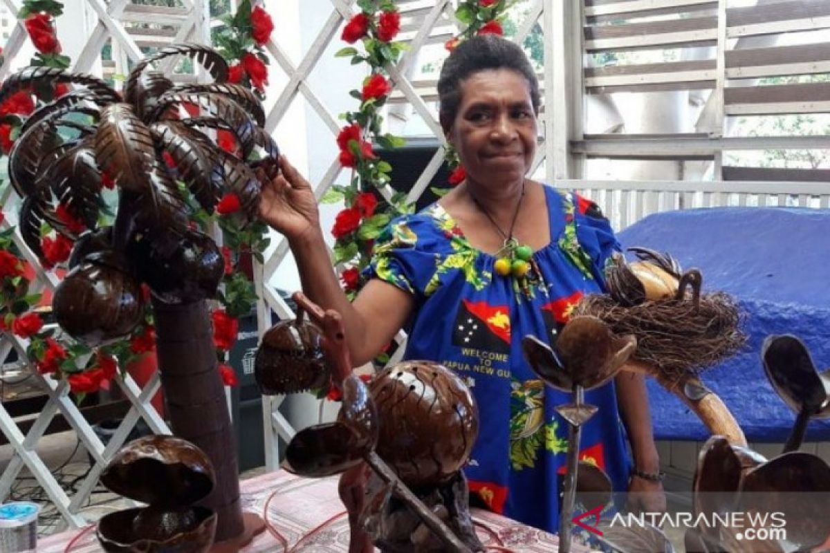 PT Pertamina MOR VIII bantu kelompok kerajinan tempurung