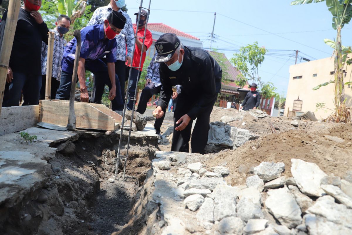 Bupati Sleman serahkan bantuan RTLH ke warga Ambarketawang