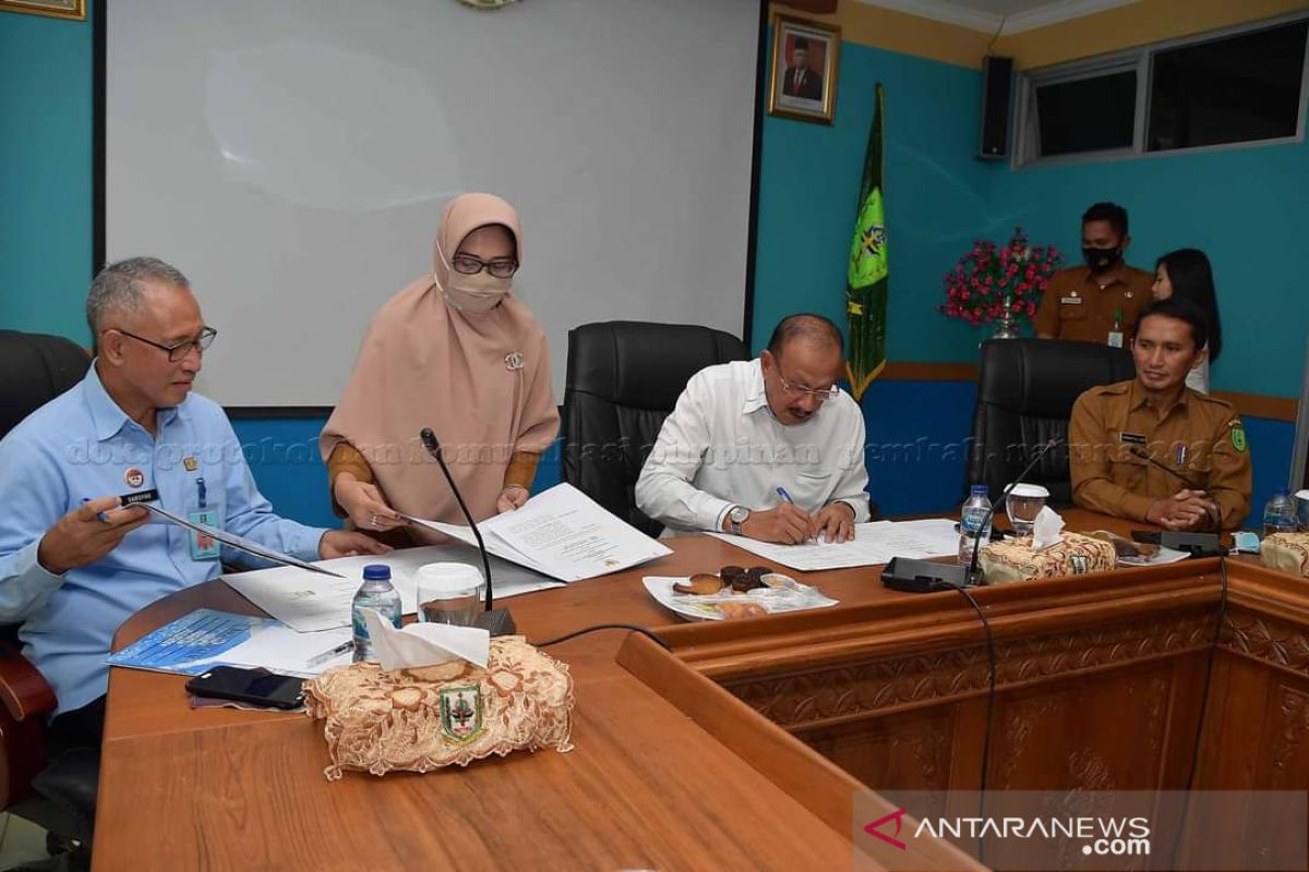 Bupati Natuna MoU dengan Kepala Kantor Kemenkumham Kepri