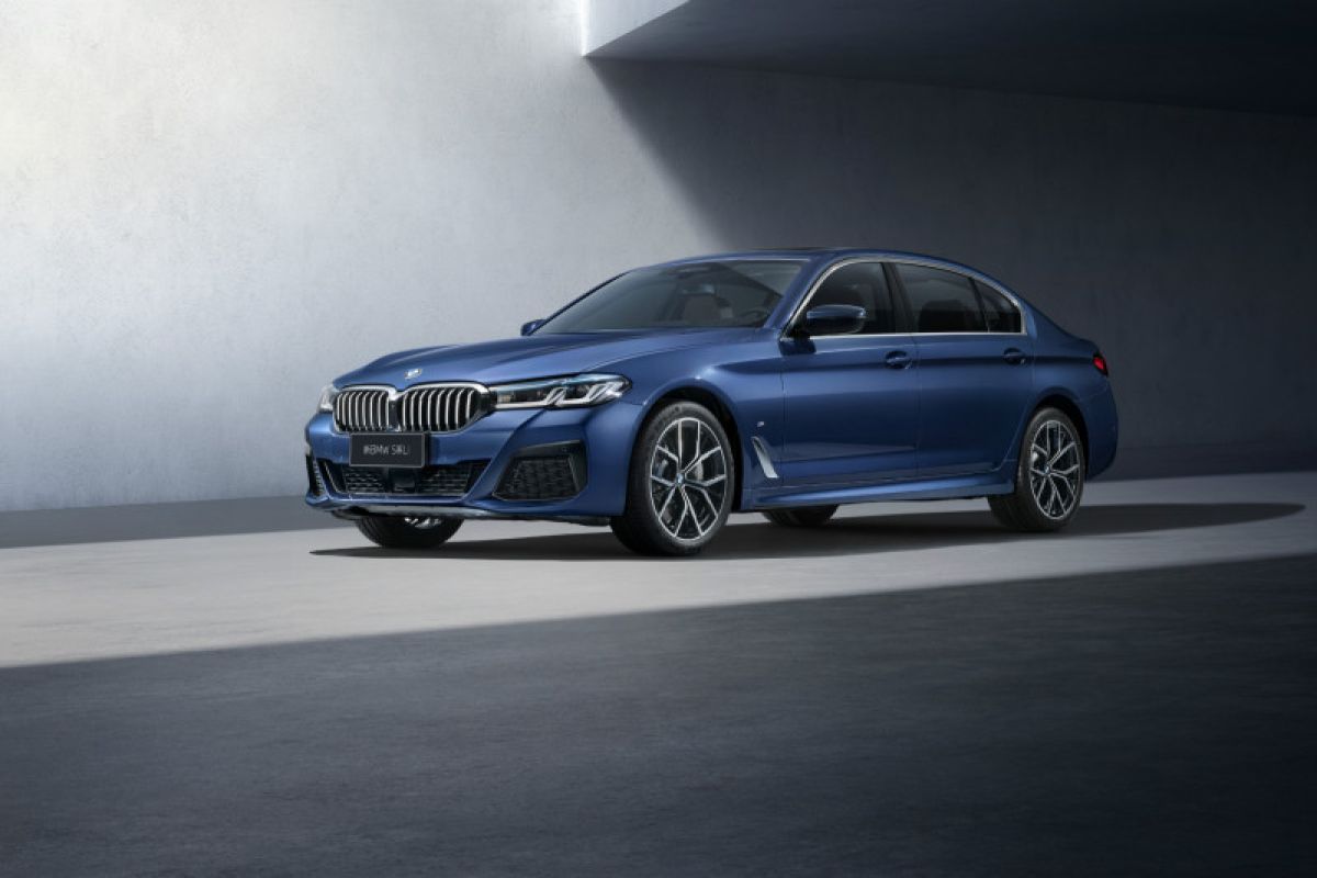 Hadir di China, BMW Seri 5 tampil lebih panjang dan mewah
