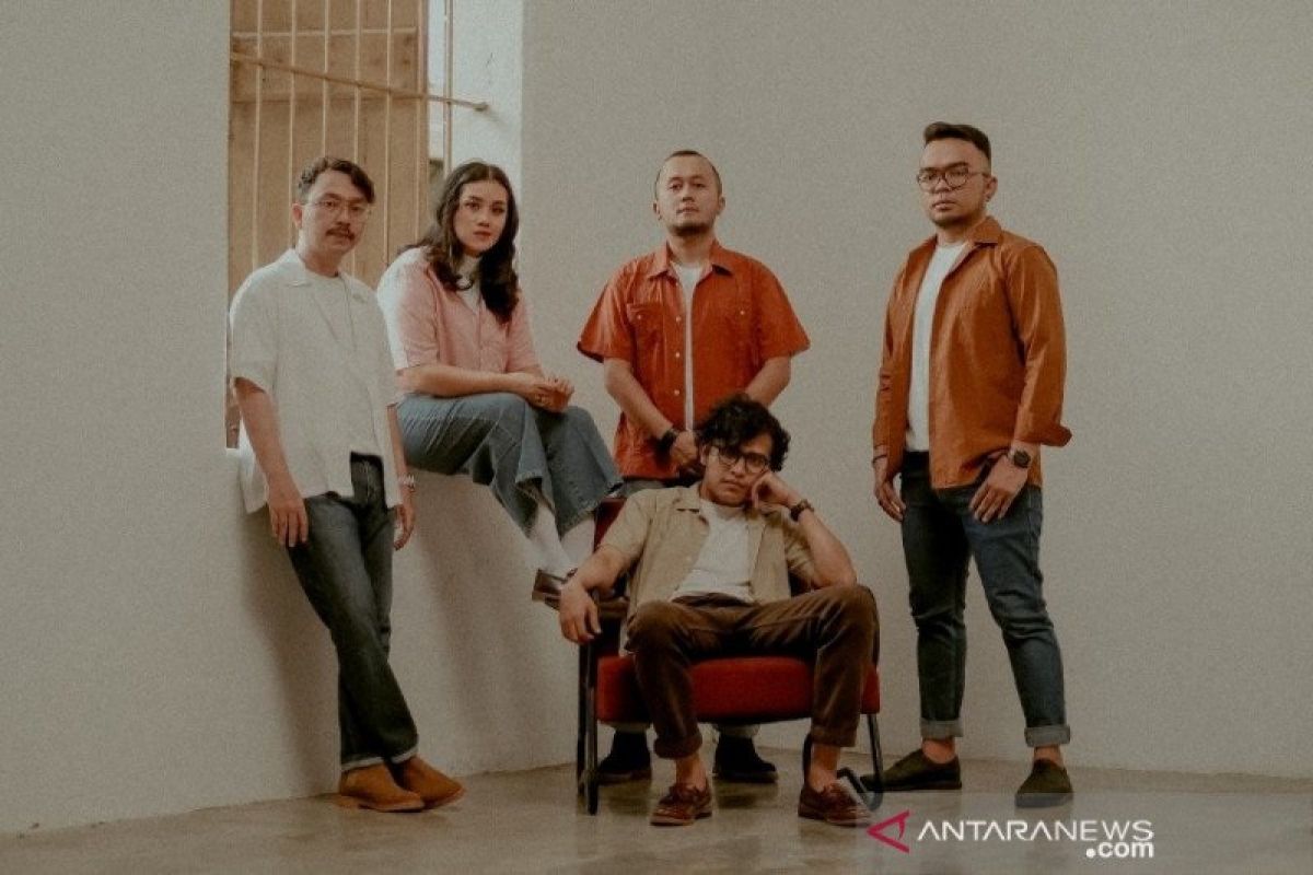 Tetap produktif saat pandemi, Angsa & Serigala rilis lagu berjudul "1000"