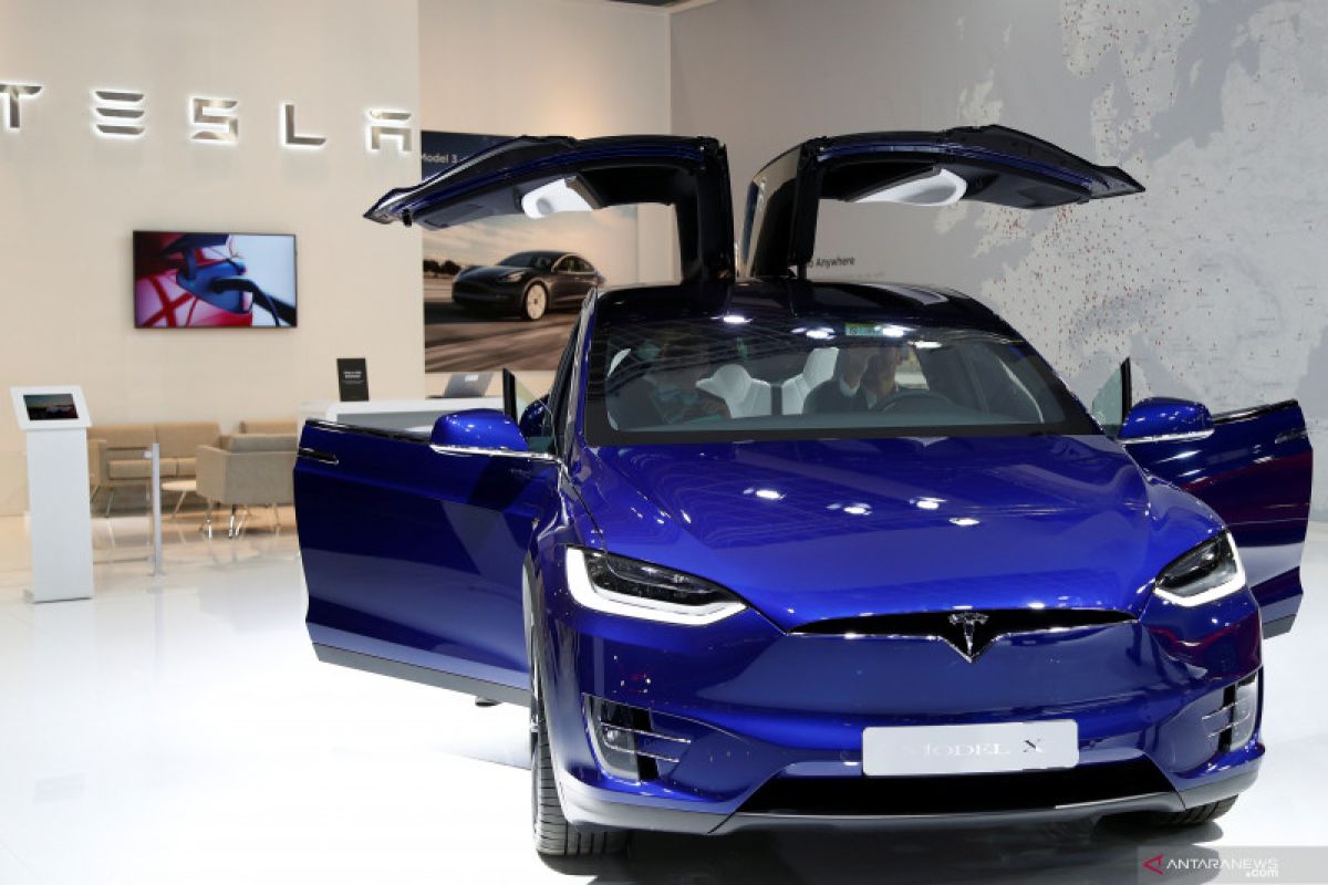 Harga mobil Tesla di AS dan China dipangkas
