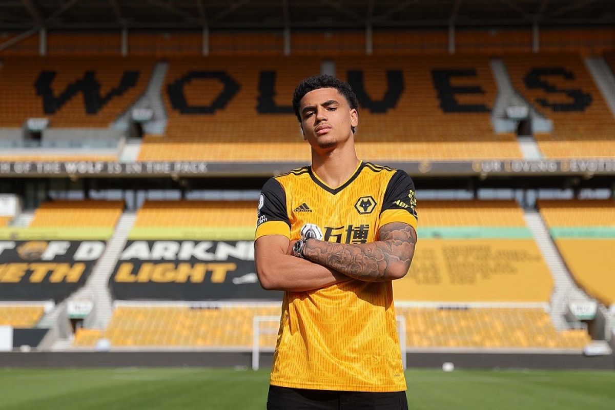 Wolverhampton resmi boyong bek  muda Liverpool Ki-Jana Hoever