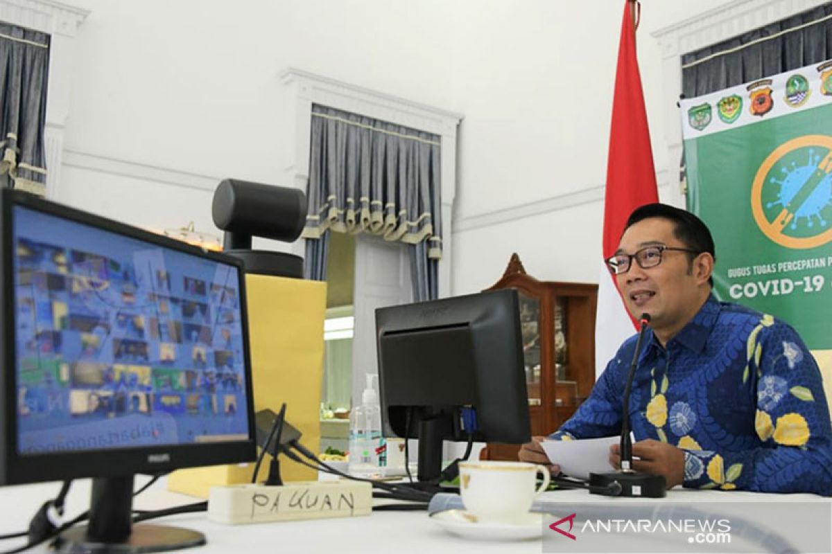 Ridwan Kamil-Kemendagri meluncurkan Aplikasi e-Perda di Jawa Barat