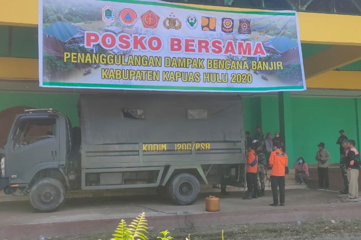 TNI salurkan bantuan Pemprov untuk korban banjir Kapuas Hulu