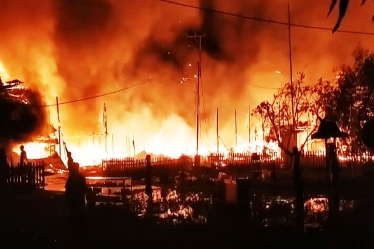 Kebakaran besar luluh lantakkan Pasar Pujon Kapuas