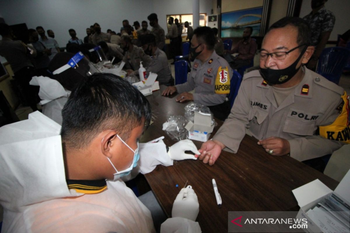 370 personel Polres Palu jalani rapid test COVID-19