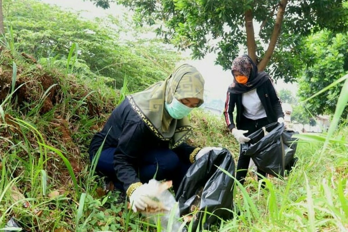 Peringati World Cleanup Day Wagub Lampung ikut pungut sampah