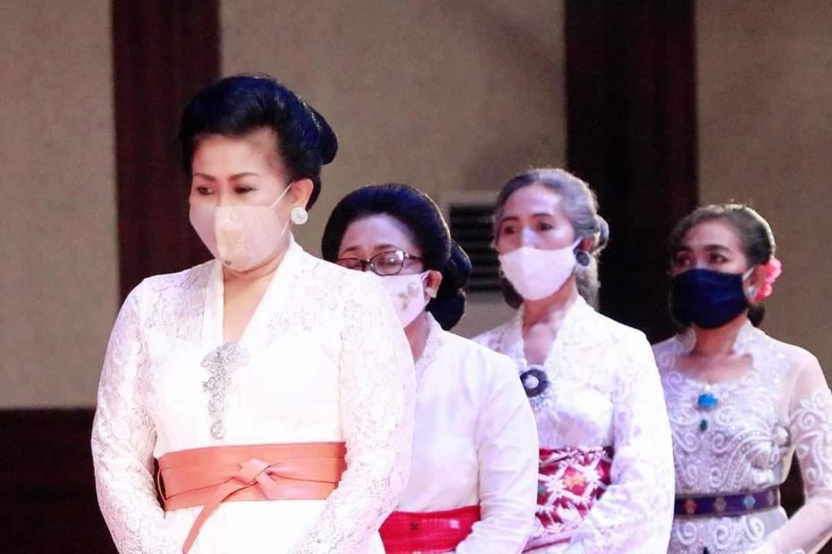 MDA kukuhkan Putri Koster sebagai Manggala Utama Pakis Bali