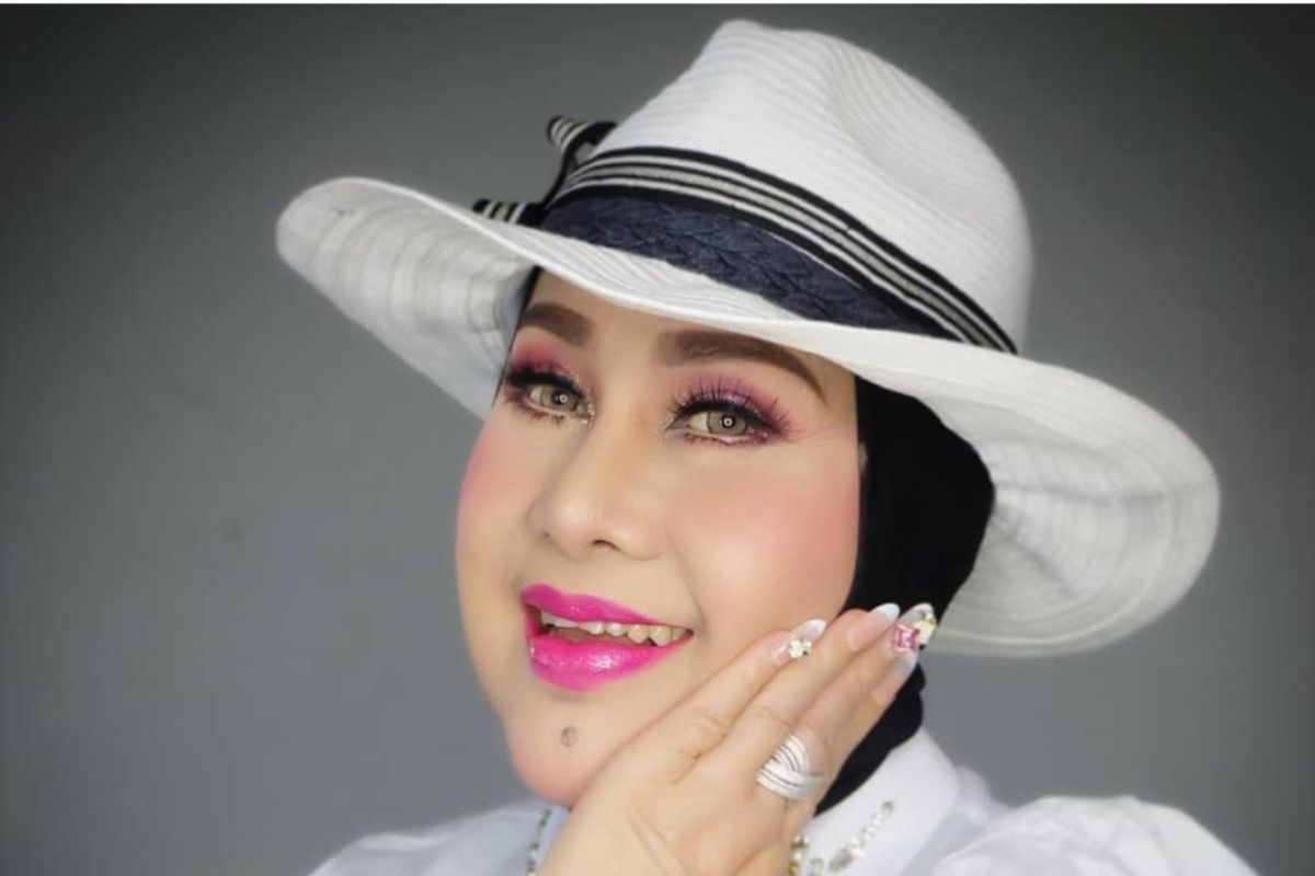 Penyanyi dangdut Elvy Sukaesih positif COVID-19