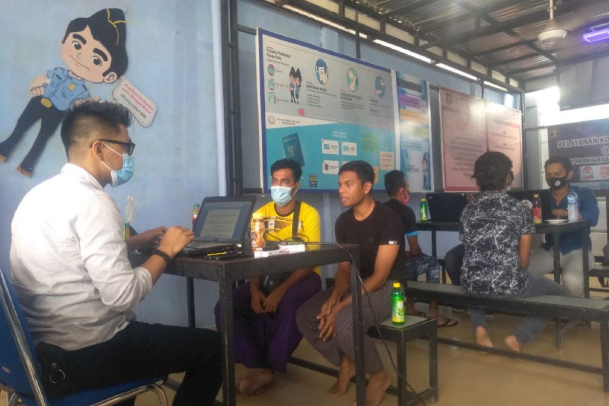 Mencari keluarga, empat warga Rohingya Malaysia diamankan Imigrasi Lhokseumawe