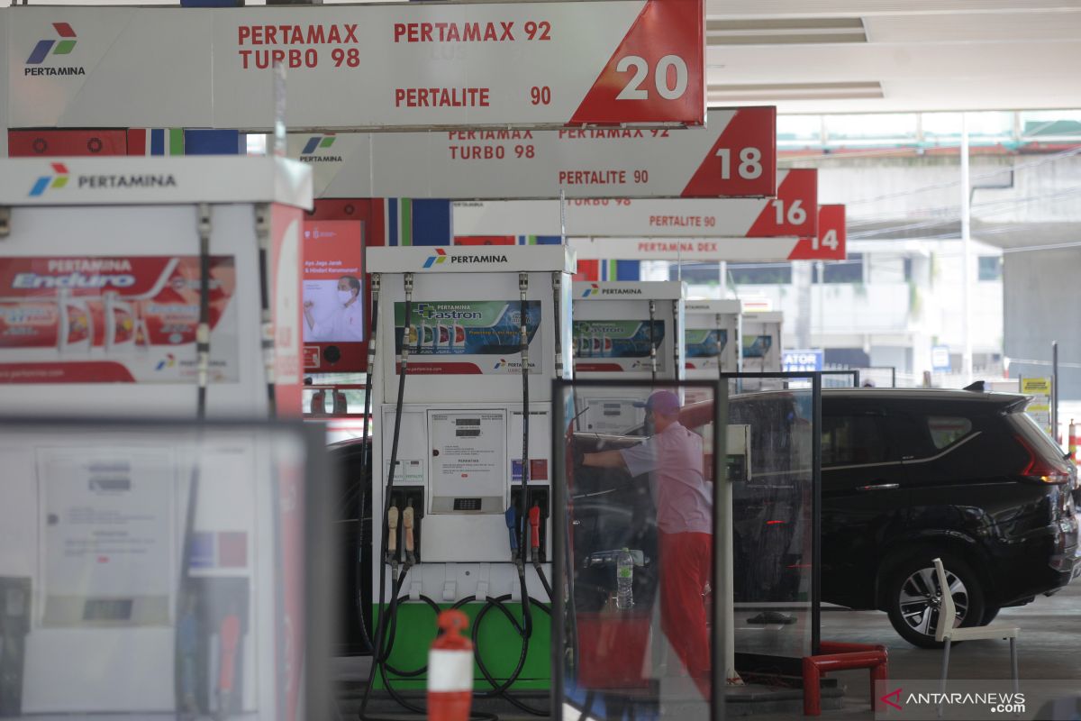 Pertamina ungkap alasan harga BBM di Indonesia masih mahal