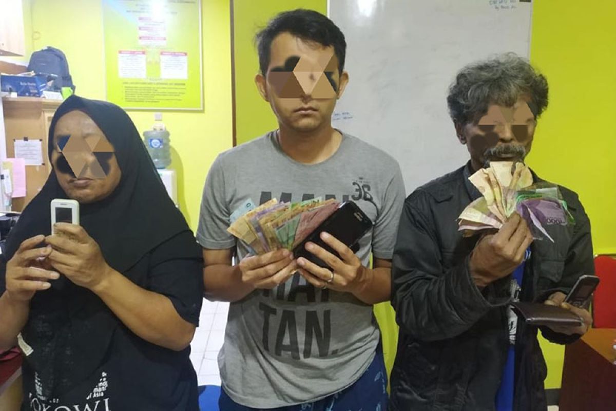 Polisi tangkap tiga pelaku judi daring di Banda Aceh