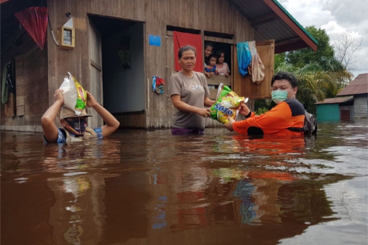 Ketua PKS pimpin dan terobos banjir bantu korban banjir Kasongan