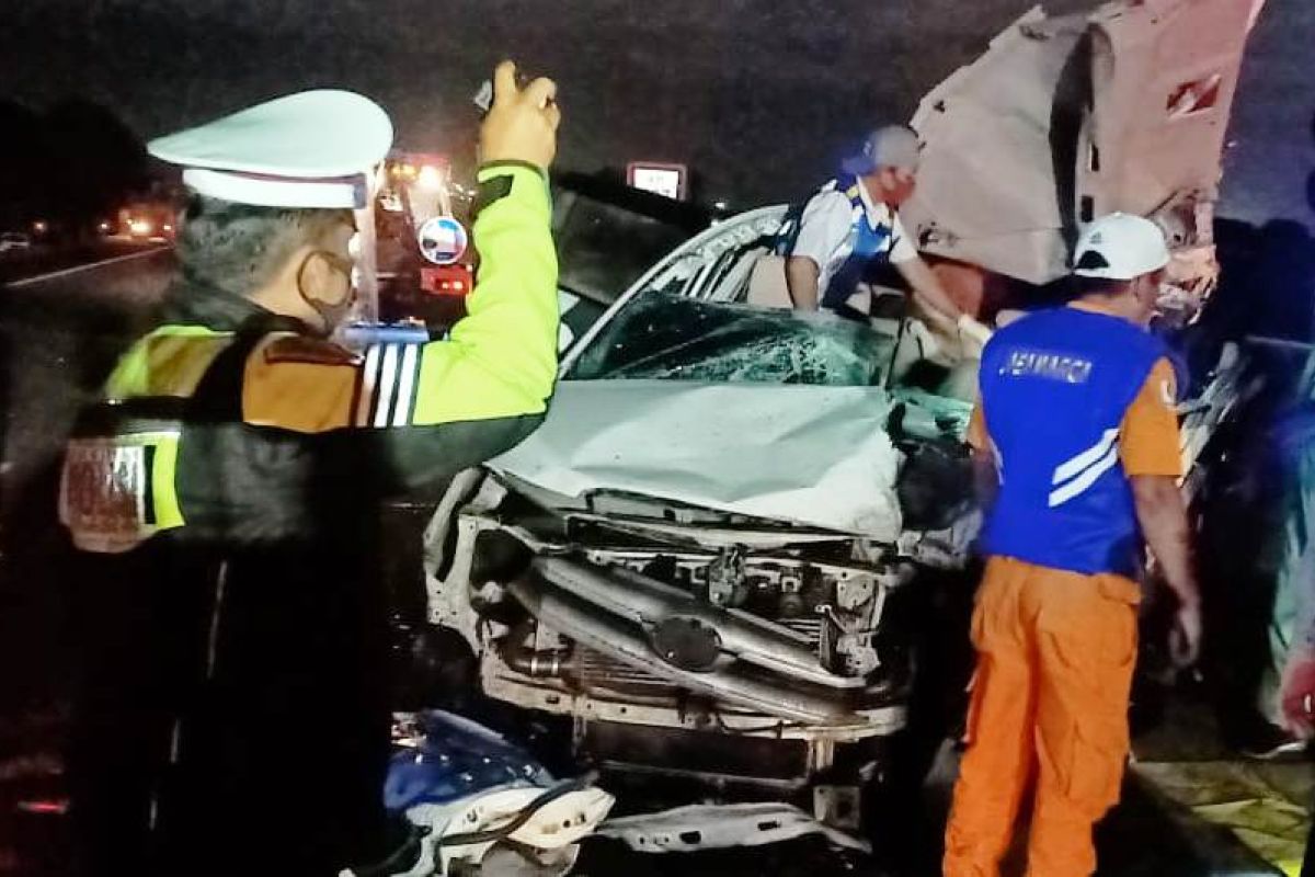 Tiga orang meninggal dunia  pada kecelakaan di Tol Sumo