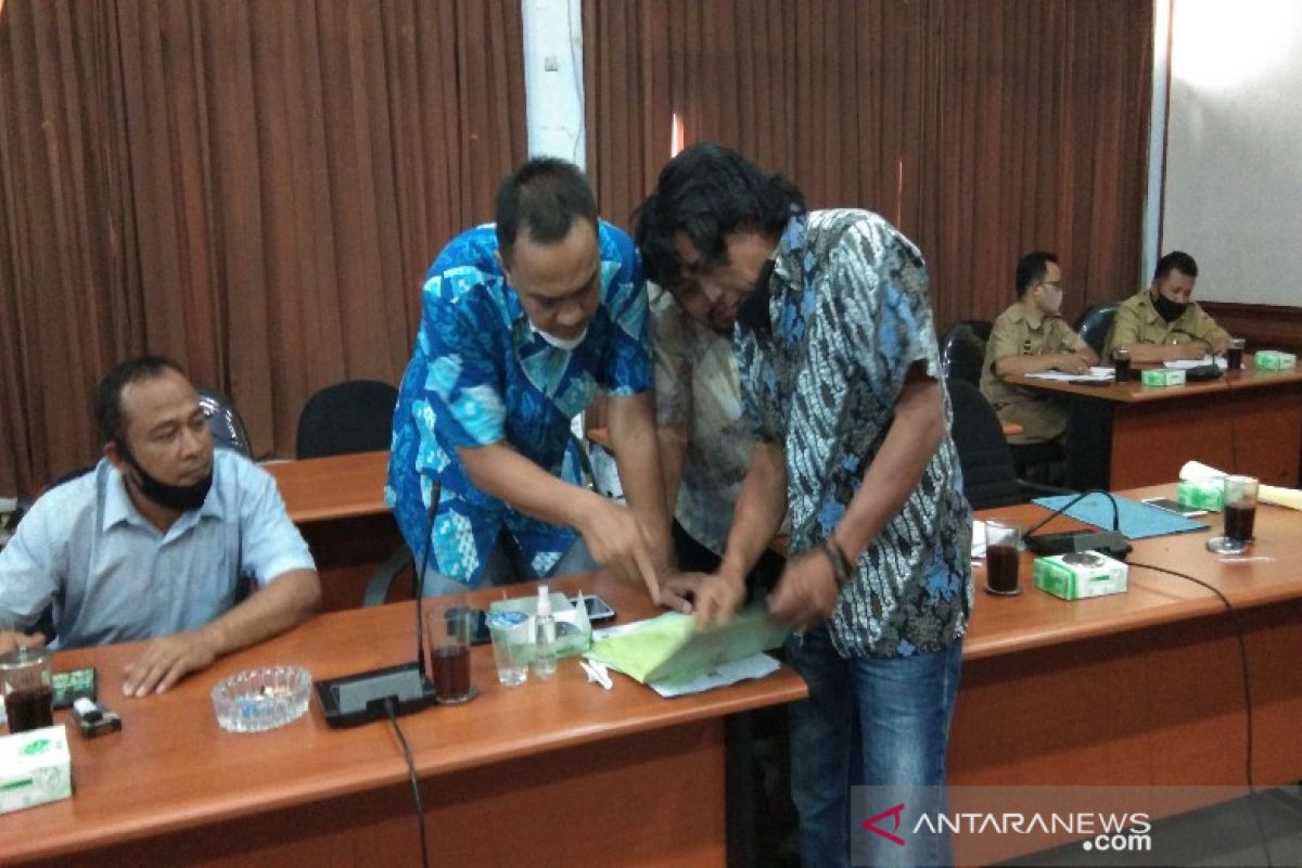 DPRD Batang pertanyakan keberadaan 12 sertifikat  aset perusda