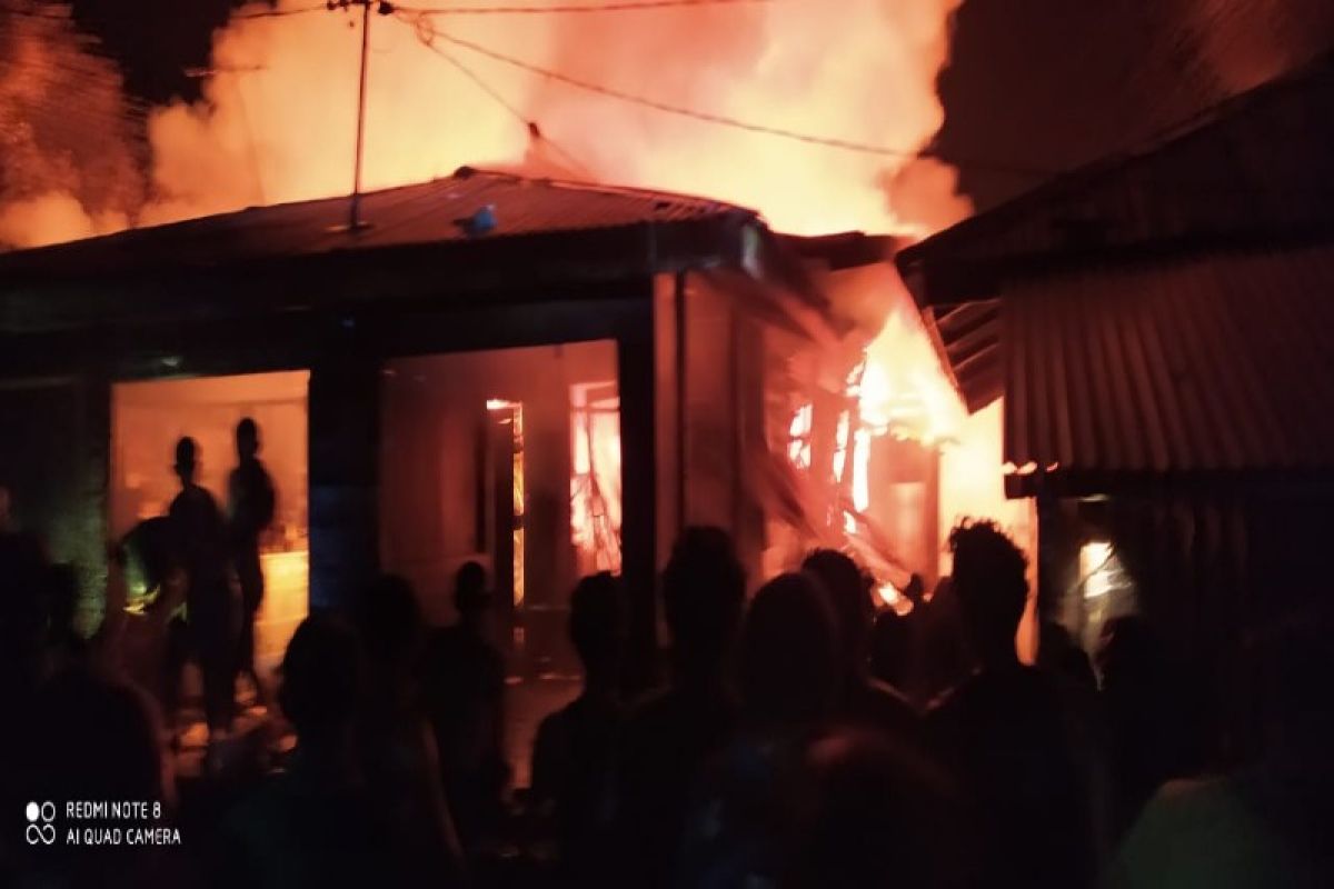 Lima rumah warga Desa Jaring Halus Secanggang Langkat terbakar