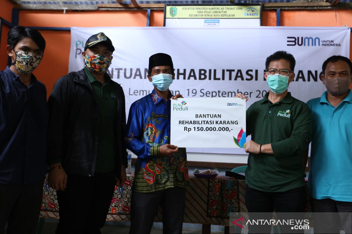 PLN Kalbar bantu rehabilitasi terumbu karang di Pulau Lemukutan