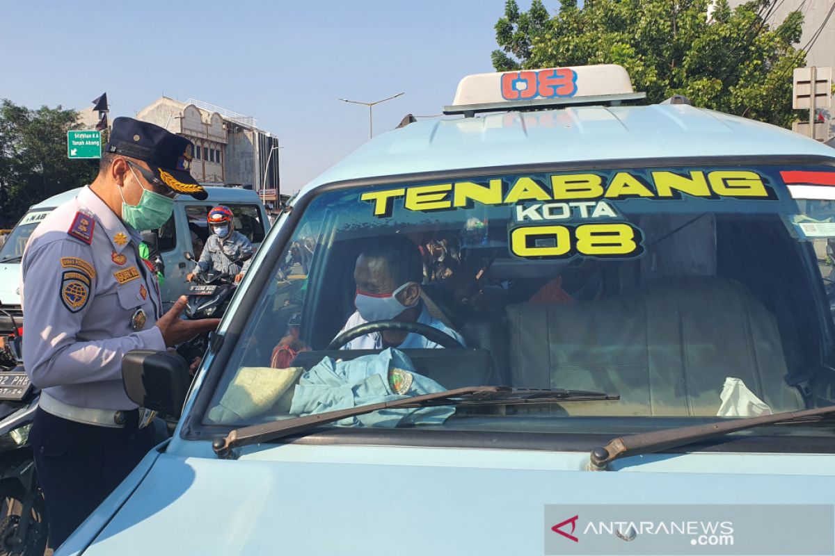 Puluhan angkutan kota di Tanah Abang terjaring Operasi Yustisi