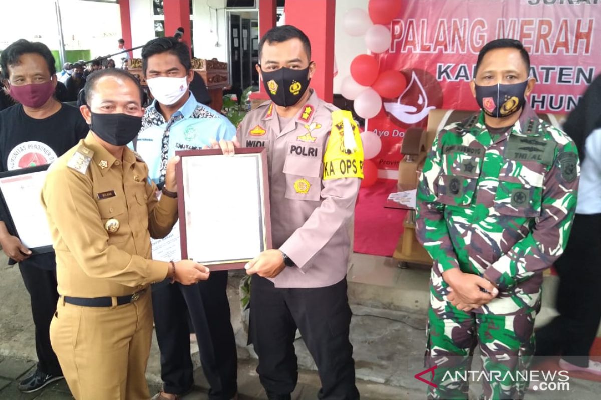 Kapolres Bangka terima piagam penghargaan relawan PMI