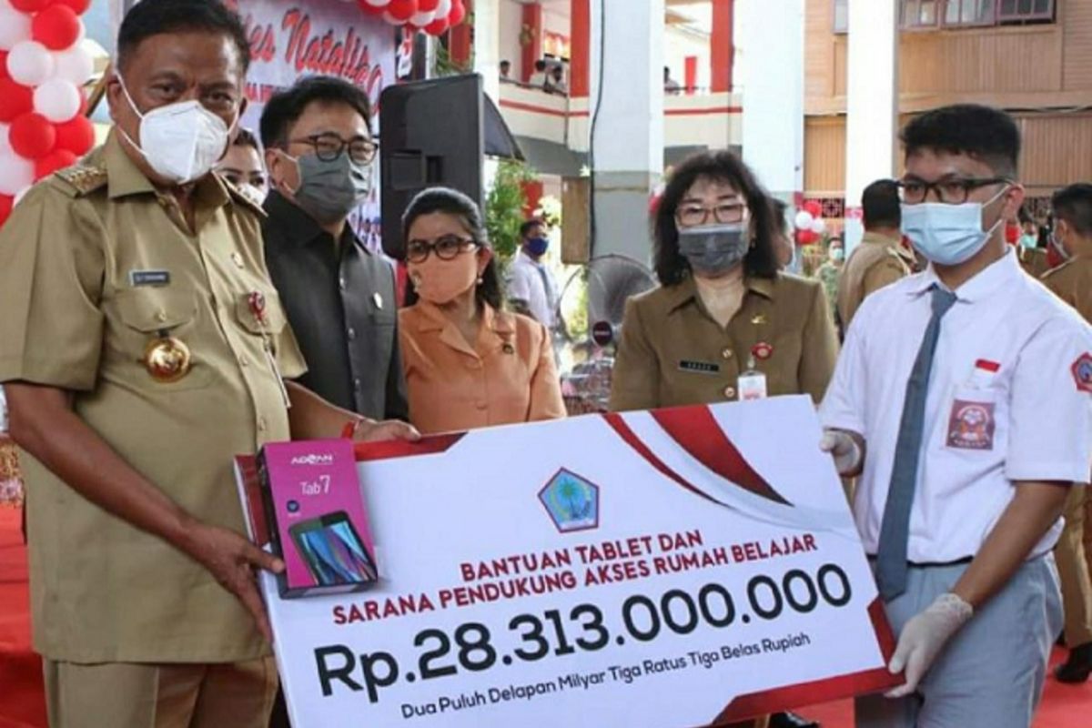 Gubernur Sulut salurkan Rp28,31 miliar untuk pengadaan gawai