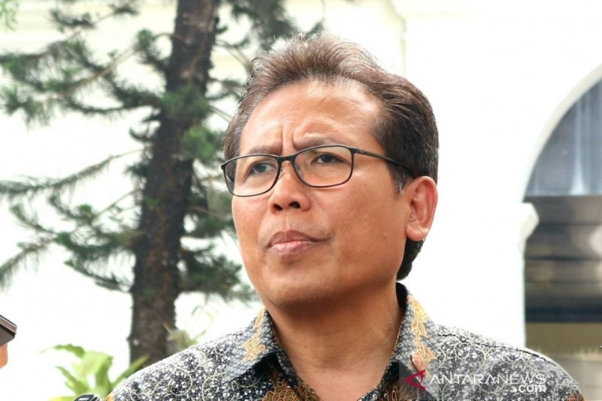 Fadjroel Rachman mengaku belum mendengar Presiden bicara reshuffle kabinet