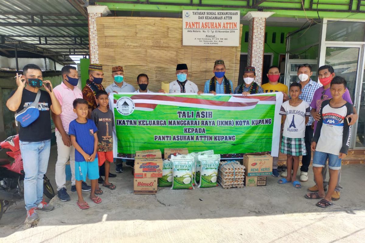 IKMR Kupang bantu sembako untuk panti asuhan terdampak  COVID-19