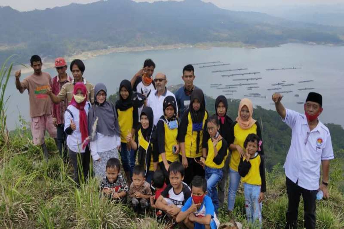 Bukit Sibedug objek wisata baru di ujung timur Waduk Wadaslintang Wonosobo