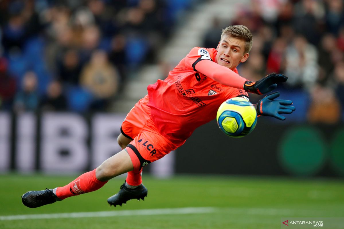 Arsenal resmi dapatkan kiper baru asal Islandia dari Dijon