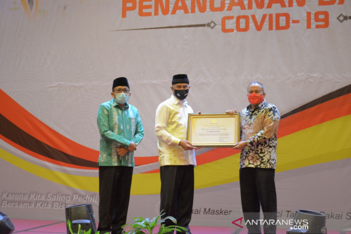 PT Semen Padang terima Penghargaan dari Pemkot Padang atas partisipasi penanggulangan COVID-19
