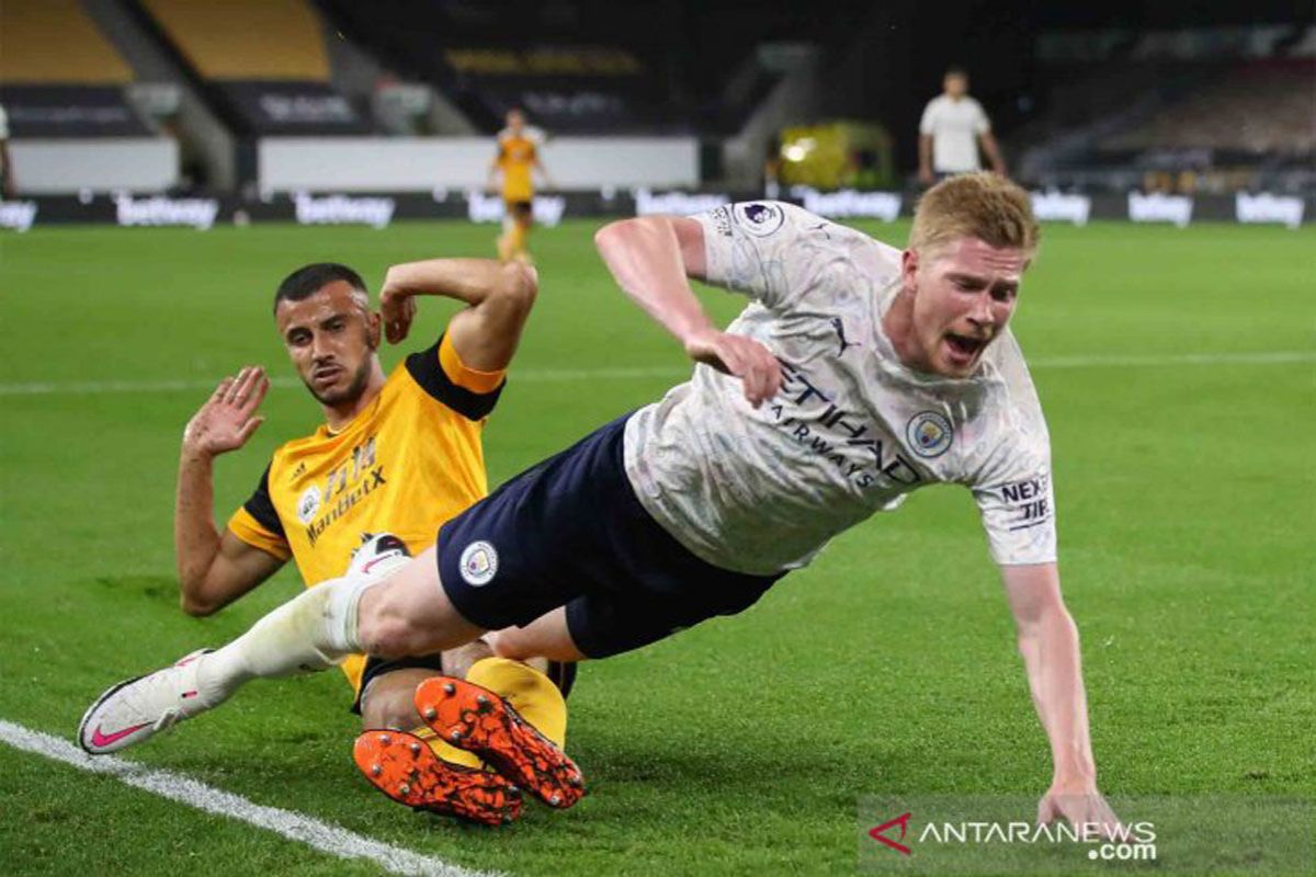 City menang meyakinkan atas Wolves 3-1 (video)