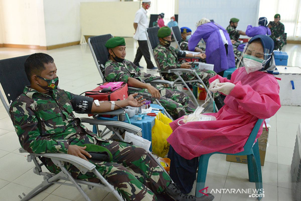 Donor darah HUT TNI di Aceh