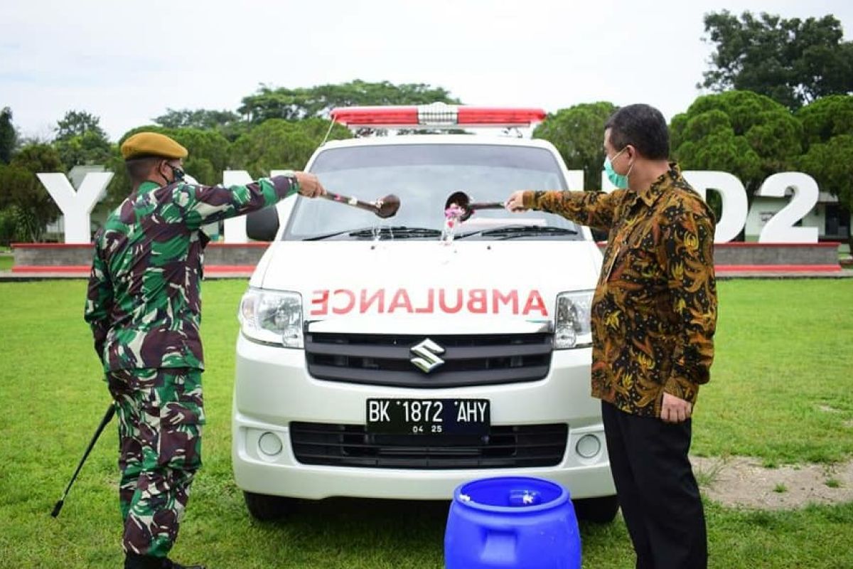 BRI serahkan mobil ambulans pada  Yonarmed 2/105 Kilap Sumagan