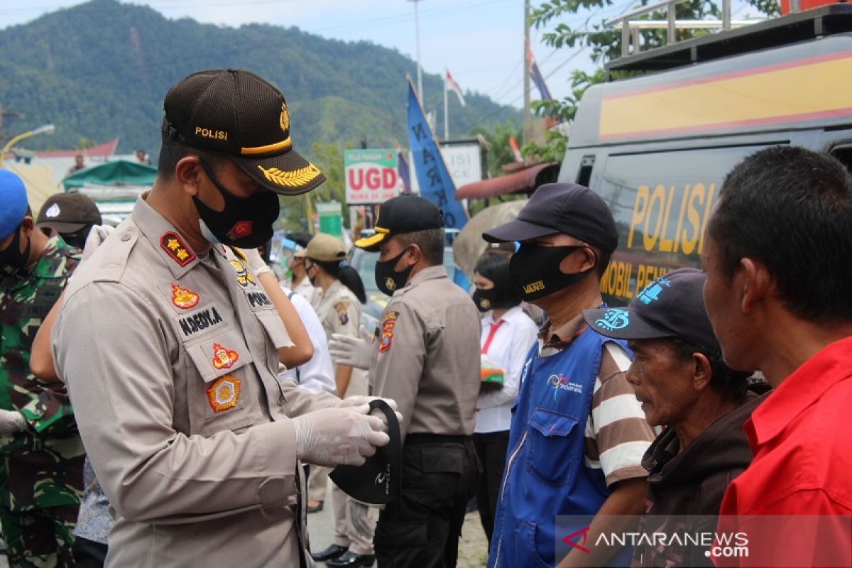 Kapolres Tapteng sambut baik pelaksanaan swab massal personelnya