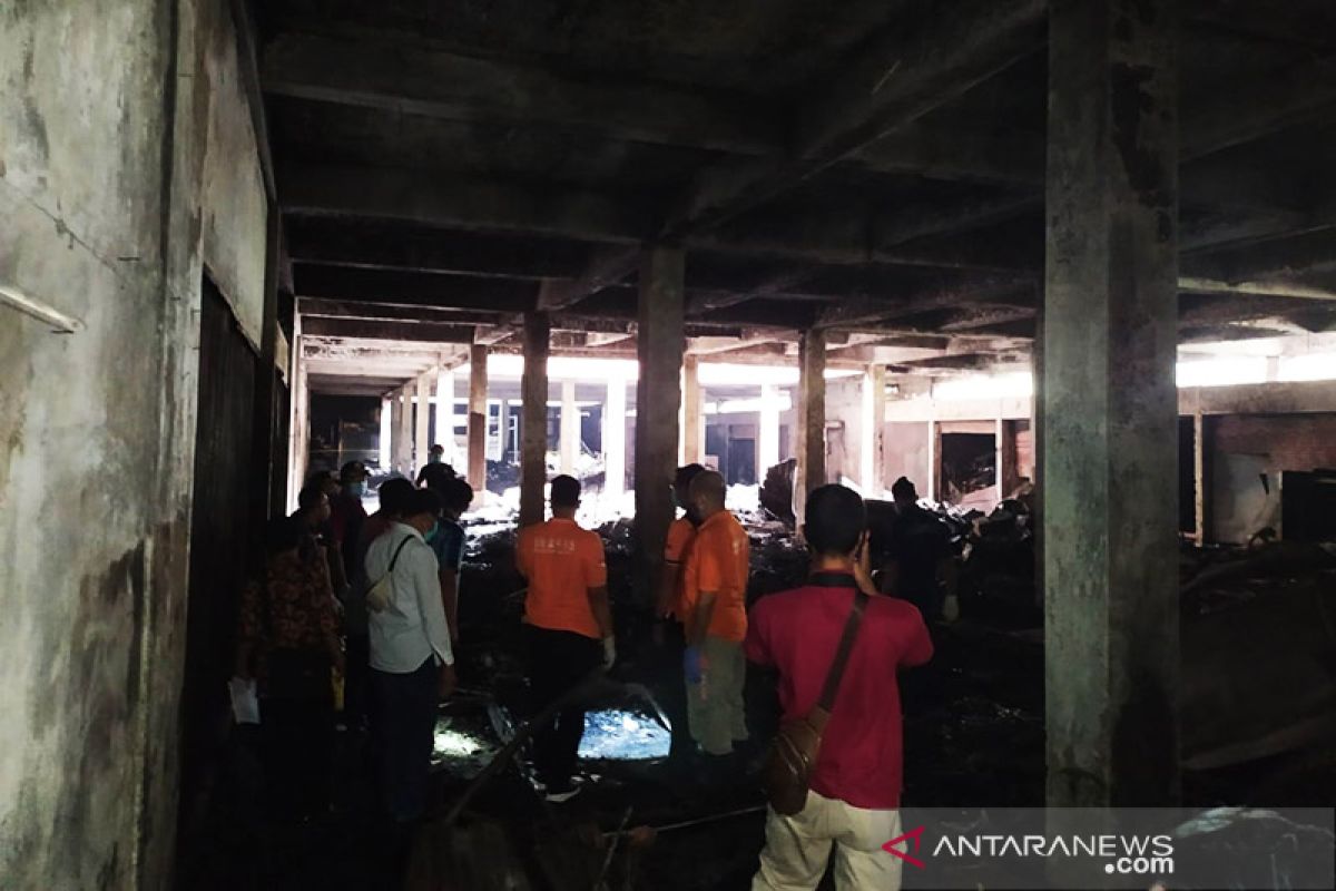 Polisi lakukan olah TKP kebakaran di Pasar Wage Purwokerto
