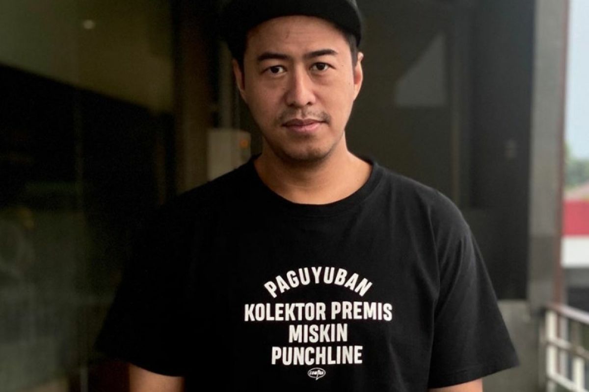 Pandji Pragiwaksono hadirkan pertunjukan stand up komedi secara virtual