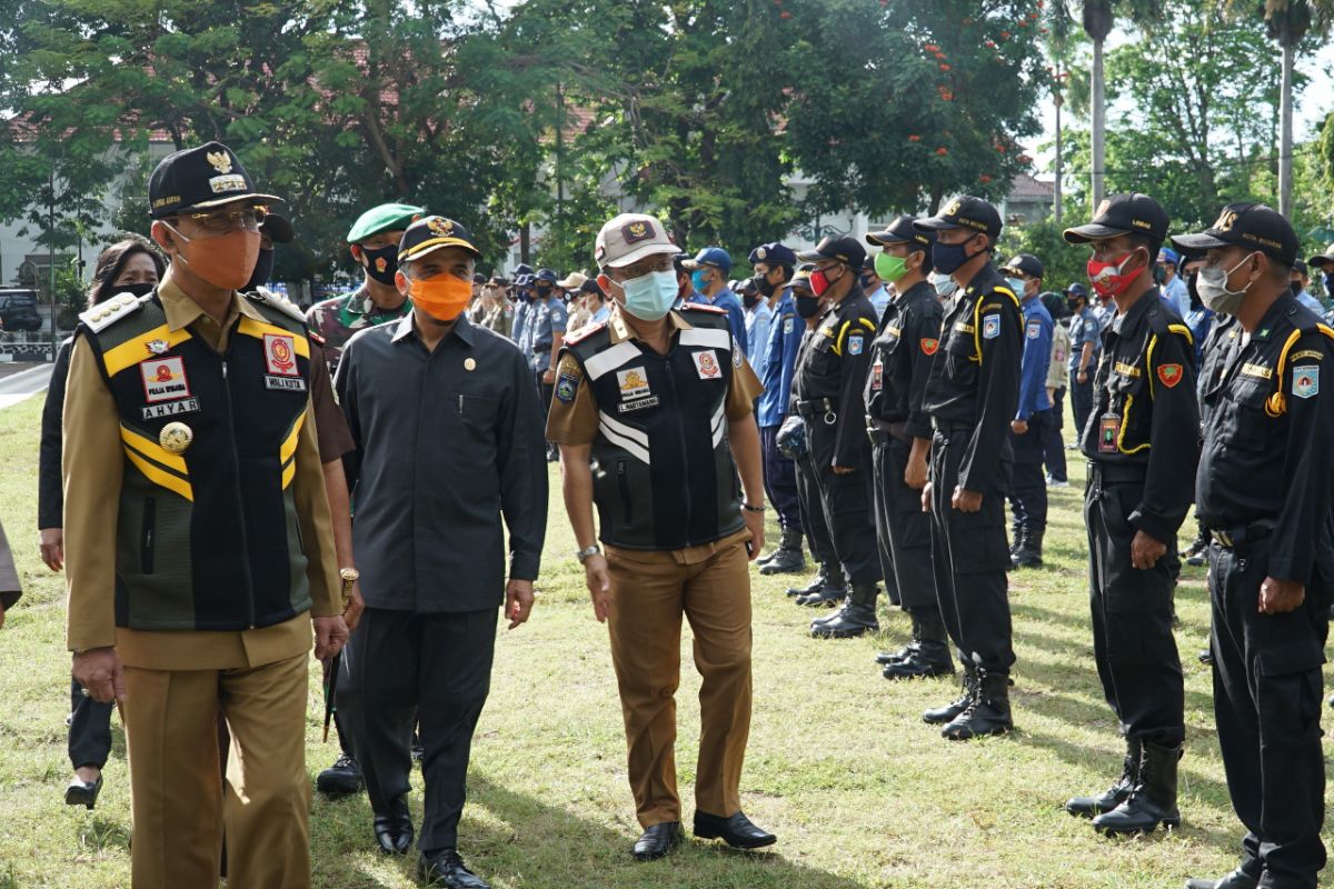 Wali Kota Mataram memimpin apel persiapan pengamanan pilkada