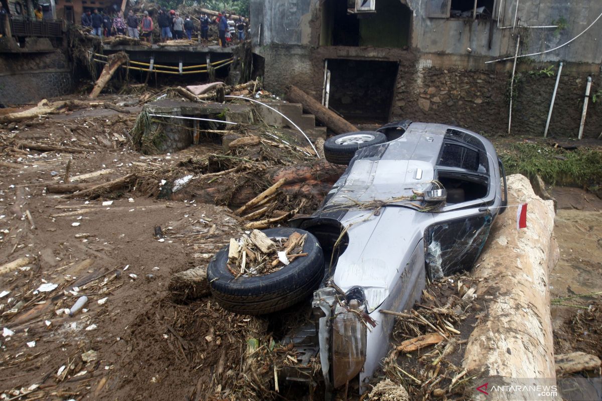 Hoaks, video rumah-mobil hanyut ini bukan banjir Sukabumi
